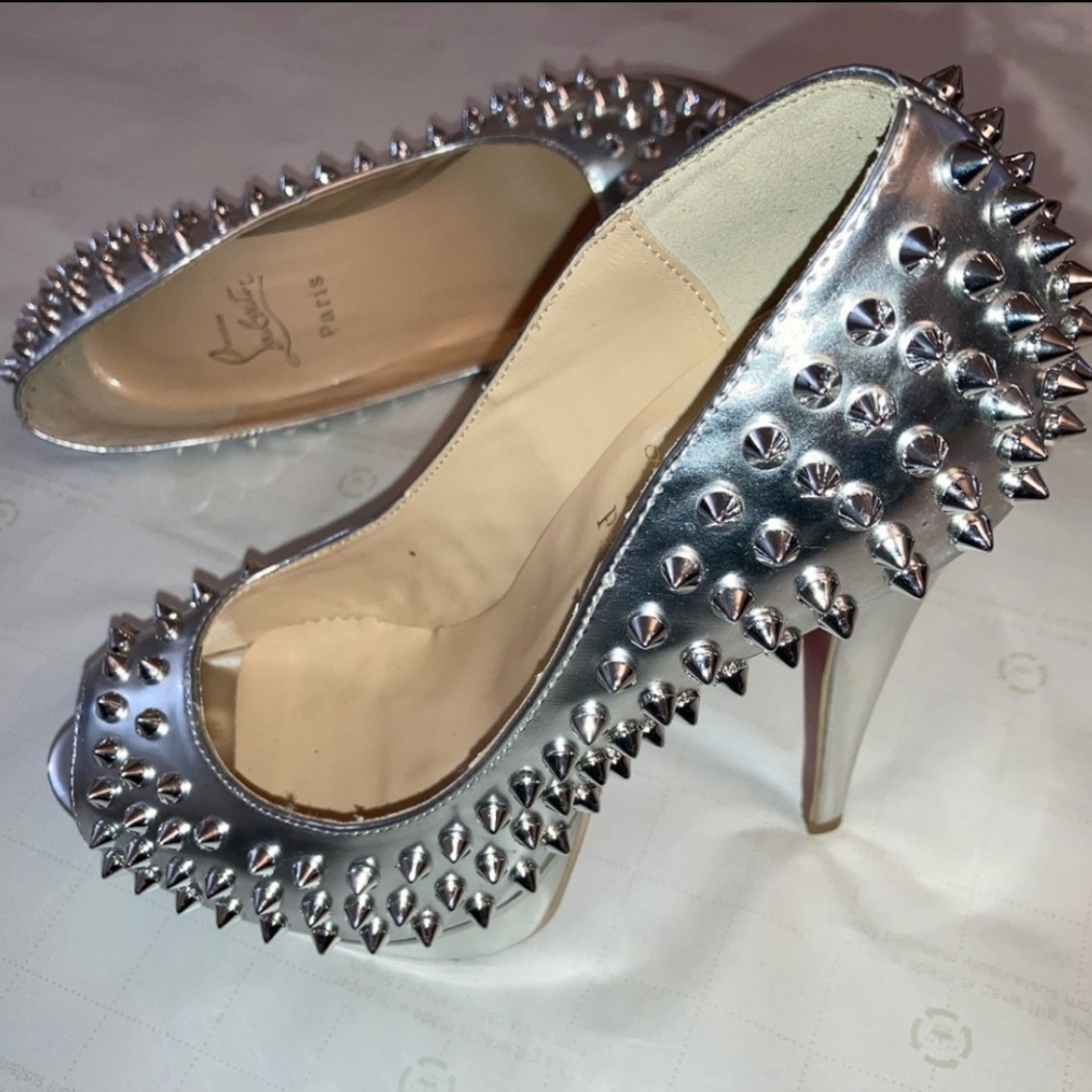 ⭐️Christian Loboutin Silver Spiked Peep-Toe Platform Runway Heels - Picture 8 of 11